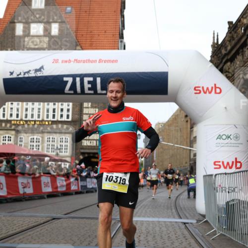 05.10.2025 - 20. swb-Marathon Bremen Yannick Fuchs http://msf.ph/oto/9258415 05.10.2025 10:47:38 Ziel 9244, 9339, 9924, 10319, 10637, 10667, 10951, 11498, 11742 meine-sportfotos.de