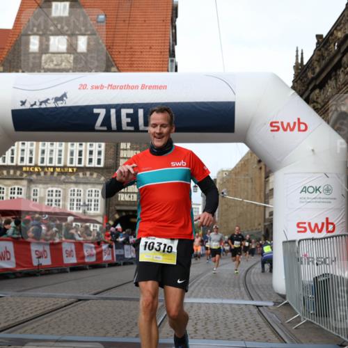 05.10.2025 - 20. swb-Marathon Bremen Yannick Fuchs http://msf.ph/oto/9258423 05.10.2025 10:47:38 Ziel 9244, 9339, 9924, 10319, 10637, 10667, 10951, 11498, 11742 meine-sportfotos.de