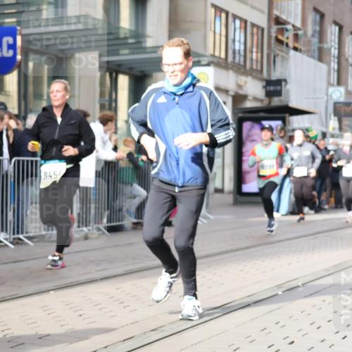 05.10.2025 - 20. swb-Marathon Bremen Strokosch-Dieckow http://msf.ph/oto/9258424 05.10.2025 10:58:58 Ziel 9183, 9219, 9454, 9508, 9635, 9692, 9737, 10039, 10143, 10200, 10274, 10353, 10391, 10407, 10594, 10809, 11006, 11007, 11207, 11400, 11728, 9183, 9219, 9454, 9508, 9635, 9692, 9737, 10039, 10143, 10200, 10274, 10353, 10391, 10407, 10594, 10809, 11006, 11007, 11207, 11400, 11728 meine-sportfotos.de