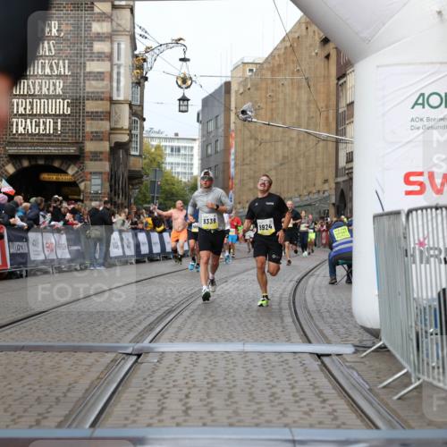 05.10.2025 - 20. swb-Marathon Bremen Yannick Fuchs http://msf.ph/oto/9258438 05.10.2025 10:47:39 Ziel 9244, 9339, 9924, 10319, 10667, 10951, 11498, 11742 meine-sportfotos.de