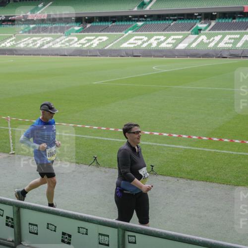 05.10.2025 - 20. swb-Marathon Bremen Michael Burmester http://msf.ph/oto/9258447 05.10.2025 10:46:03 Laufen im Stadion 7014, 7410, 9203, 9301, 9420, 9465, 9643, 9838, 9869, 10023, 10083, 10186, 10201, 10220, 10312, 10450, 10465, 10472, 10496, 10564, 10575, 10602, 10721, 10728, 10736, 10756, 10759, 10949, 10976, 11008, 11020, 11029, 11036, 11068, 11082, 11107, 11182, 11332, 11358, 11438, 7110, 8476, 9242, 9756, 10000, 10282, 10292, 10671, 10752, 10808, 10842, 10957, 11264, 11375, 11541 meine-sportfotos.de