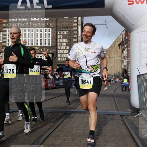 05.10.2025 - 20. swb-Marathon Bremen Yannick Fuchs http://msf.ph/oto/9258450 05.10.2025 10:56:11 Ziel 9541, 9950, 10006, 10015, 10394, 10641, 10664, 10675, 10758, 10921, 10959, 11095, 11148, 11626 meine-sportfotos.de