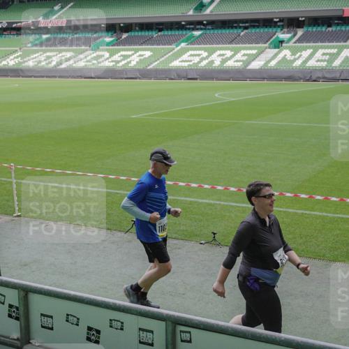 05.10.2025 - 20. swb-Marathon Bremen Michael Burmester http://msf.ph/oto/9258469 05.10.2025 10:46:04 Laufen im Stadion 7014, 7410, 9203, 9301, 9420, 9465, 9643, 9838, 9869, 10023, 10083, 10186, 10201, 10220, 10312, 10450, 10465, 10472, 10496, 10564, 10575, 10602, 10721, 10728, 10736, 10756, 10759, 10949, 10976, 11008, 11020, 11029, 11036, 11068, 11082, 11107, 11182, 11332, 11358, 11438, 7110, 8476, 9242, 9756, 10000, 10292, 10671, 10752, 10808, 10842, 10957, 11264, 11375, 11541 meine-sportfotos.de