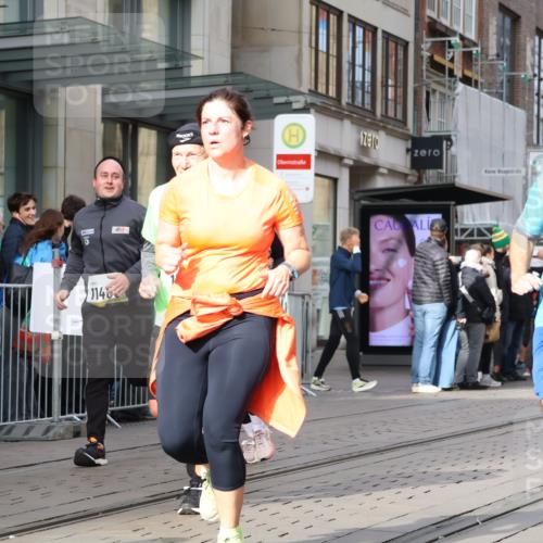05.10.2025 - 20. swb-Marathon Bremen Strokosch-Dieckow http://msf.ph/oto/9258474 05.10.2025 10:59:01 Ziel 9183, 9219, 9454, 9508, 9635, 9692, 9737, 10039, 10143, 10200, 10274, 10353, 10391, 10407, 10809, 11006, 11007, 11207, 11251, 11400, 11657, 11728, 9183, 9219, 9454, 9508, 9635, 9692, 9737, 10039, 10143, 10200, 10274, 10353, 10391, 10407, 10809, 11006, 11007, 11207, 11251, 11400, 11657, 11728 meine-sportfotos.de