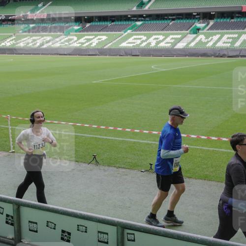 05.10.2025 - 20. swb-Marathon Bremen Michael Burmester http://msf.ph/oto/9258489 05.10.2025 10:46:04 Laufen im Stadion 7014, 7410, 9203, 9301, 9420, 9465, 9643, 9838, 9869, 10023, 10083, 10186, 10201, 10220, 10312, 10450, 10465, 10472, 10496, 10564, 10575, 10602, 10721, 10728, 10736, 10756, 10759, 10949, 10976, 11008, 11020, 11029, 11036, 11068, 11082, 11107, 11182, 11332, 11358, 11438, 7110, 8476, 9242, 9756, 10000, 10292, 10671, 10752, 10808, 10842, 10957, 11264, 11375, 11541 meine-sportfotos.de