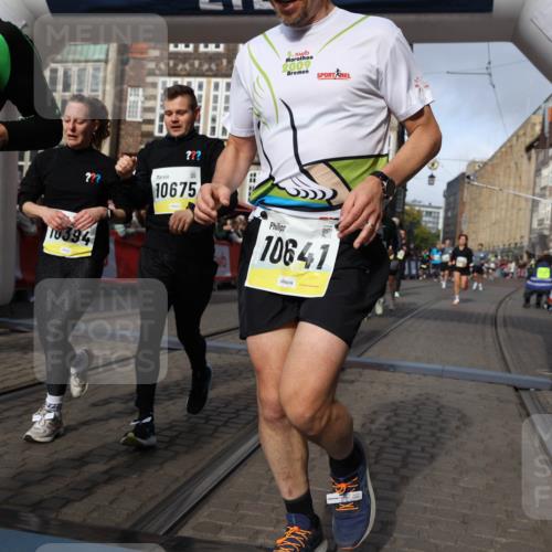 05.10.2025 - 20. swb-Marathon Bremen Yannick Fuchs http://msf.ph/oto/9258491 05.10.2025 10:56:11 Ziel 9541, 9950, 10006, 10015, 10394, 10641, 10664, 10675, 10758, 10921, 10959, 11095, 11148, 11626 meine-sportfotos.de