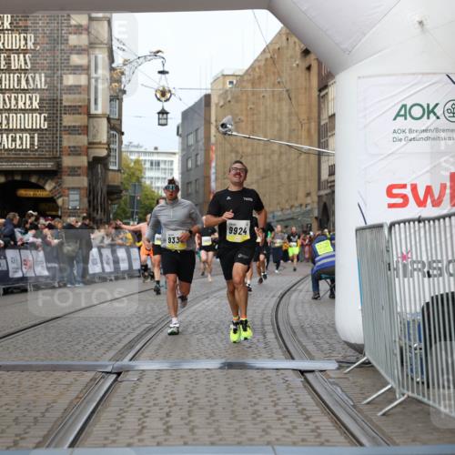 05.10.2025 - 20. swb-Marathon Bremen Yannick Fuchs http://msf.ph/oto/9258514 05.10.2025 10:47:40 Ziel 9244, 9339, 9924, 10319, 10850, 10875, 10951, 11742 meine-sportfotos.de