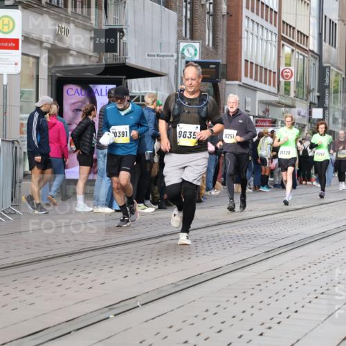 05.10.2025 - 20. swb-Marathon Bremen Strokosch-Dieckow http://msf.ph/oto/9258523 05.10.2025 10:59:05 Ziel 9183, 9454, 9508, 9609, 9635, 9737, 9991, 10200, 10209, 10274, 10391, 10407, 10760, 10809, 11006, 11007, 11207, 11251, 11267, 11400, 11456, 11657, 11728, 9183, 9454, 9508, 9609, 9635, 9737, 9991, 10200, 10209, 10274, 10391, 10407, 10760, 10809, 11006, 11007, 11207, 11251, 11267, 11400, 11456, 11657, 11728 meine-sportfotos.de