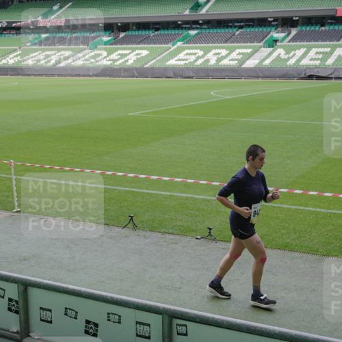 05.10.2025 - 20. swb-Marathon Bremen Michael Burmester http://msf.ph/oto/9258529 05.10.2025 10:46:07 Laufen im Stadion 7014, 7410, 9203, 9301, 9420, 9465, 9643, 9695, 9838, 9869, 10023, 10083, 10186, 10201, 10220, 10312, 10450, 10465, 10472, 10496, 10564, 10575, 10602, 10721, 10728, 10736, 10756, 10759, 10949, 10976, 11008, 11020, 11029, 11036, 11068, 11082, 11107, 11182, 11332, 11358, 11438, 11555, 9756, 10000, 10671, 10752, 10808, 10842, 11541 meine-sportfotos.de