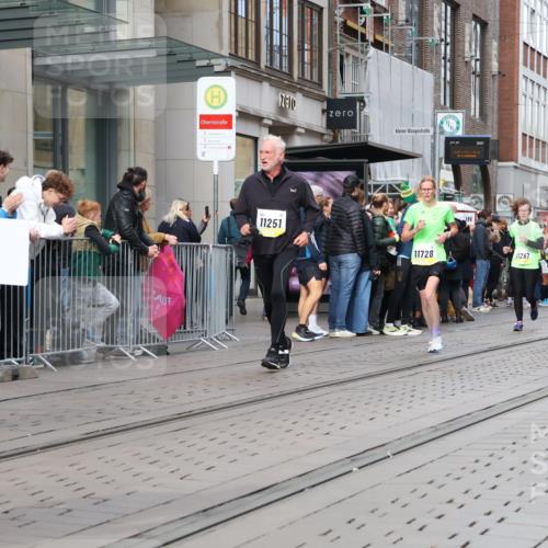 05.10.2025 - 20. swb-Marathon Bremen Strokosch-Dieckow http://msf.ph/oto/9258543 05.10.2025 10:59:09 Ziel 9183, 9454, 9609, 9635, 9737, 9991, 10200, 10209, 10391, 10407, 10760, 10809, 11006, 11007, 11207, 11251, 11267, 11400, 11456, 11657, 11728, 9183, 9454, 9609, 9635, 9737, 9991, 10200, 10209, 10391, 10407, 10760, 10809, 11006, 11007, 11207, 11251, 11267, 11400, 11456, 11657, 11728 meine-sportfotos.de
