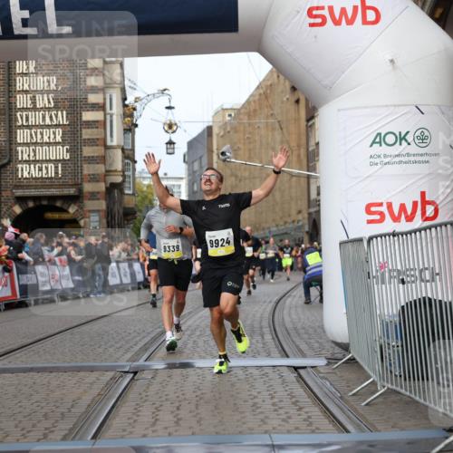 05.10.2025 - 20. swb-Marathon Bremen Yannick Fuchs http://msf.ph/oto/9258546 05.10.2025 10:47:40 Ziel 9244, 9339, 9924, 10319, 10850, 10875, 10951, 11742 meine-sportfotos.de