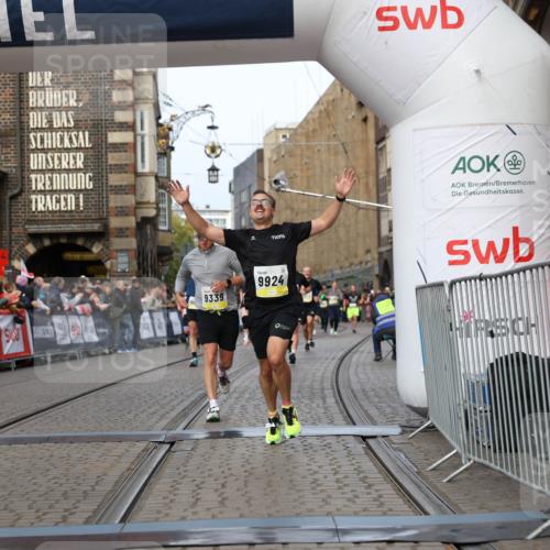 05.10.2025 - 20. swb-Marathon Bremen Yannick Fuchs http://msf.ph/oto/9258551 05.10.2025 10:47:40 Ziel 9244, 9339, 9924, 10319, 10850, 10875, 10951, 11742 meine-sportfotos.de