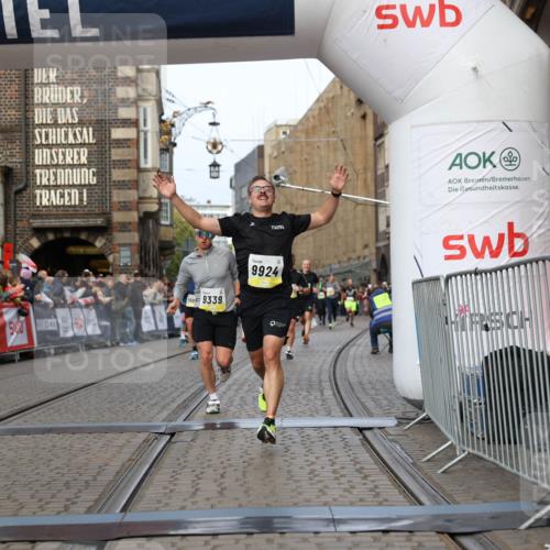 05.10.2025 - 20. swb-Marathon Bremen Yannick Fuchs http://msf.ph/oto/9258574 05.10.2025 10:47:41 Ziel 9244, 9339, 9924, 10073, 10319, 10850, 10875, 10947, 10951 meine-sportfotos.de