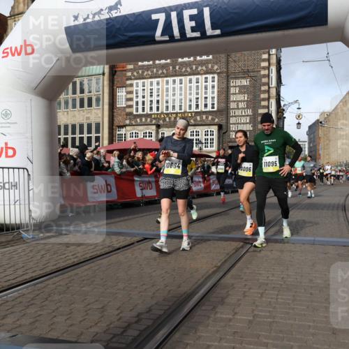 05.10.2025 - 20. swb-Marathon Bremen Yannick Fuchs http://msf.ph/oto/9258579 05.10.2025 10:56:14 Ziel 9541, 9811, 9950, 10006, 10009, 10015, 10394, 10641, 10664, 10675, 10959, 10989, 11095, 11148, 11620, 11626, 11693 meine-sportfotos.de
