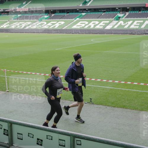 05.10.2025 - 20. swb-Marathon Bremen Michael Burmester http://msf.ph/oto/9258592 05.10.2025 10:46:12 Laufen im Stadion 7014, 7410, 9203, 9301, 9420, 9465, 9643, 9695, 9818, 9838, 9869, 9891, 10023, 10083, 10186, 10201, 10220, 10312, 10450, 10465, 10472, 10496, 10564, 10575, 10602, 10721, 10736, 10756, 10759, 10832, 10949, 10976, 10994, 11008, 11020, 11029, 11036, 11068, 11082, 11107, 11182, 11332, 11358, 11438, 11555, 11652, 10000, 10728, 11541 meine-sportfotos.de