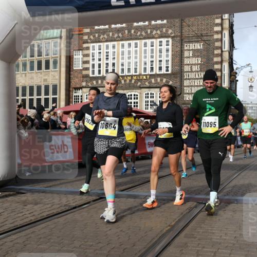 05.10.2025 - 20. swb-Marathon Bremen Yannick Fuchs http://msf.ph/oto/9258603 05.10.2025 10:56:15 Ziel 9541, 9811, 9950, 9968, 10006, 10009, 10015, 10394, 10641, 10664, 10675, 10959, 10989, 11095, 11148, 11366, 11620, 11626, 11693 meine-sportfotos.de