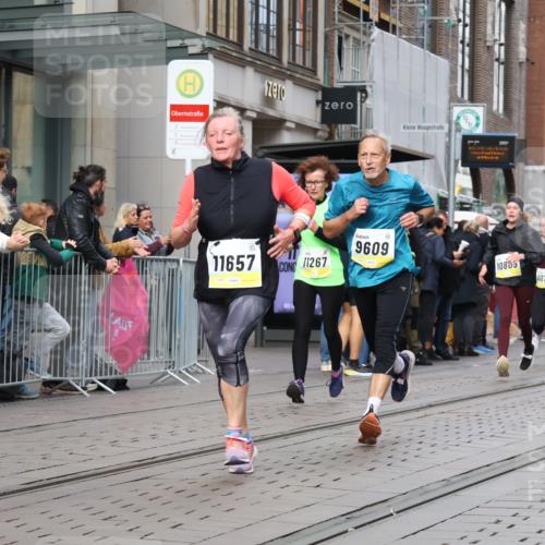 05.10.2025 - 20. swb-Marathon Bremen Strokosch-Dieckow http://msf.ph/oto/9258604 05.10.2025 10:59:12 Ziel 9183, 9609, 9635, 9737, 9991, 10209, 10391, 10407, 10420, 10760, 10809, 11006, 11007, 11251, 11267, 11456, 11657, 11720, 11728, 9183, 9609, 9635, 9737, 9991, 10209, 10391, 10407, 10420, 10760, 10809, 11006, 11007, 11251, 11267, 11456, 11657, 11720, 11728 meine-sportfotos.de