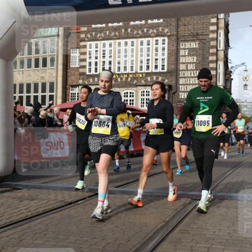 05.10.2025 - 20. swb-Marathon Bremen Yannick Fuchs http://msf.ph/oto/9258612 05.10.2025 10:56:15 Ziel 9541, 9811, 9950, 9968, 10006, 10009, 10015, 10394, 10641, 10664, 10675, 10959, 10989, 11095, 11148, 11366, 11620, 11626, 11693 meine-sportfotos.de