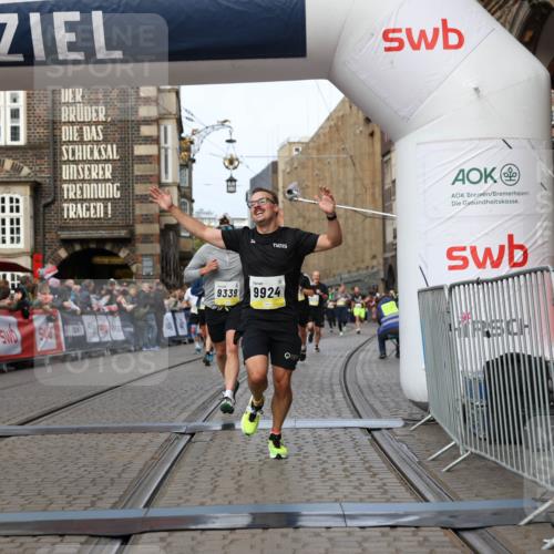 05.10.2025 - 20. swb-Marathon Bremen Yannick Fuchs http://msf.ph/oto/9258614 05.10.2025 10:47:41 Ziel 9244, 9339, 9924, 10073, 10319, 10850, 10875, 10947, 10951 meine-sportfotos.de