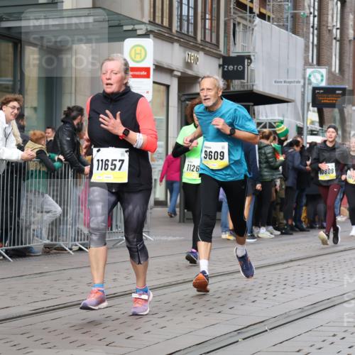 05.10.2025 - 20. swb-Marathon Bremen Strokosch-Dieckow http://msf.ph/oto/9258618 05.10.2025 10:59:12 Ziel 9183, 9609, 9635, 9737, 9991, 10209, 10391, 10407, 10420, 10760, 10809, 11006, 11007, 11251, 11267, 11456, 11657, 11720, 11728, 9183, 9609, 9635, 9737, 9991, 10209, 10391, 10407, 10420, 10760, 10809, 11006, 11007, 11251, 11267, 11456, 11657, 11720, 11728 meine-sportfotos.de