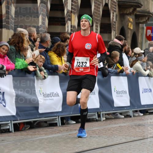 05.10.2025 - 20. swb-Marathon Bremen Strokosch-Dieckow http://msf.ph/oto/9258623 05.10.2025 12:55:47 Ziel 787, 933, 1232, 1245, 1418, 1616, 2268, 5595 meine-sportfotos.de
