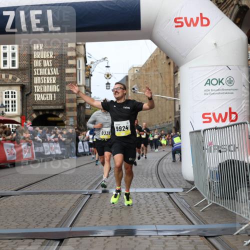 05.10.2025 - 20. swb-Marathon Bremen Yannick Fuchs http://msf.ph/oto/9258628 05.10.2025 10:47:41 Ziel 9244, 9339, 9924, 10073, 10319, 10850, 10875, 10947, 10951 meine-sportfotos.de