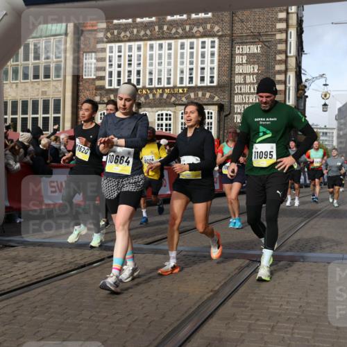 05.10.2025 - 20. swb-Marathon Bremen Yannick Fuchs http://msf.ph/oto/9258629 05.10.2025 10:56:15 Ziel 9541, 9811, 9950, 9968, 10006, 10009, 10015, 10394, 10641, 10664, 10675, 10959, 10989, 11095, 11148, 11366, 11620, 11626, 11693 meine-sportfotos.de