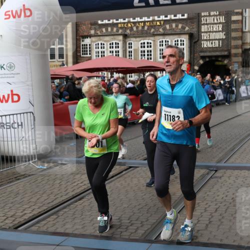 05.10.2025 - 20. swb-Marathon Bremen Yannick Fuchs http://msf.ph/oto/9258646 05.10.2025 11:16:46 Ziel 9301, 9563, 9753, 11020, 11182, 11438 meine-sportfotos.de