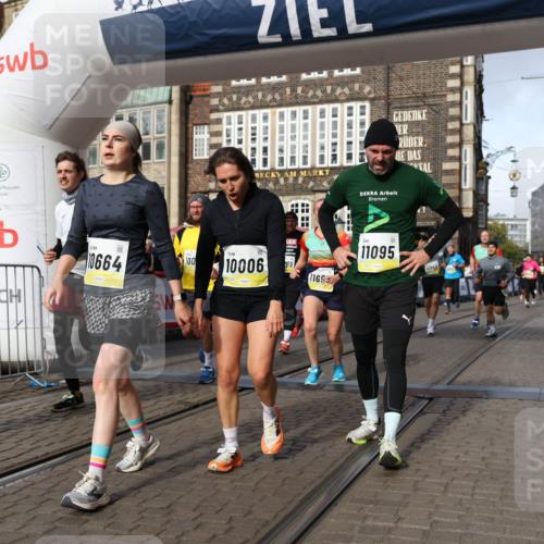 05.10.2025 - 20. swb-Marathon Bremen Yannick Fuchs http://msf.ph/oto/9258653 05.10.2025 10:56:16 Ziel 9541, 9811, 9950, 9968, 10006, 10009, 10394, 10641, 10664, 10675, 10959, 10989, 11095, 11366, 11620, 11626, 11630, 11693 meine-sportfotos.de