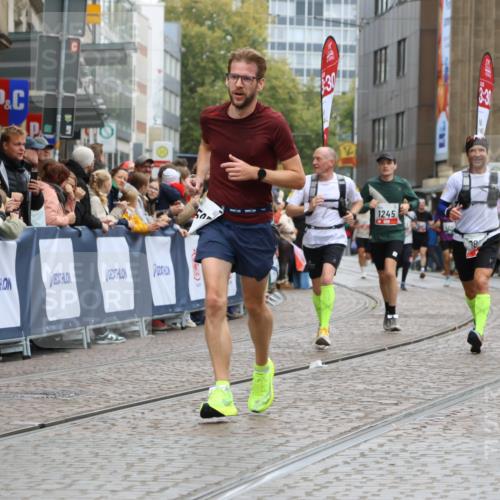 05.10.2025 - 20. swb-Marathon Bremen Strokosch-Dieckow http://msf.ph/oto/9258654 05.10.2025 12:55:50 Ziel 787, 1232, 1245, 1418, 2268, 5595 meine-sportfotos.de
