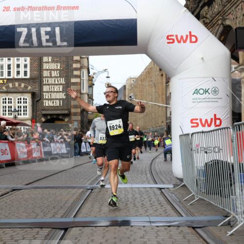 05.10.2025 - 20. swb-Marathon Bremen Yannick Fuchs http://msf.ph/oto/9258656 05.10.2025 10:47:41 Ziel 9244, 9339, 9924, 10073, 10319, 10850, 10875, 10947, 10951 meine-sportfotos.de