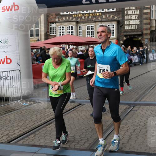 05.10.2025 - 20. swb-Marathon Bremen Yannick Fuchs http://msf.ph/oto/9258659 05.10.2025 11:16:46 Ziel 9301, 9563, 9753, 11020, 11182, 11438 meine-sportfotos.de