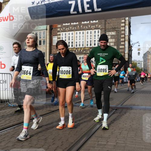 05.10.2025 - 20. swb-Marathon Bremen Yannick Fuchs http://msf.ph/oto/9258661 05.10.2025 10:56:16 Ziel 9541, 9811, 9950, 9968, 10006, 10009, 10394, 10641, 10664, 10675, 10959, 10989, 11095, 11366, 11620, 11626, 11630, 11693 meine-sportfotos.de