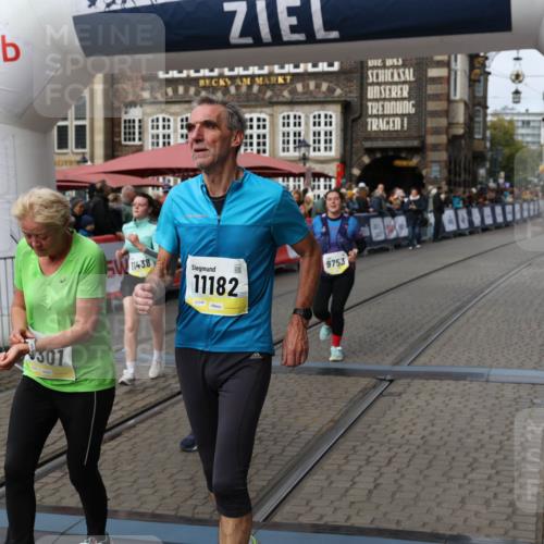 05.10.2025 - 20. swb-Marathon Bremen Yannick Fuchs http://msf.ph/oto/9258672 05.10.2025 11:16:46 Ziel 9301, 9563, 9753, 11020, 11182, 11438 meine-sportfotos.de