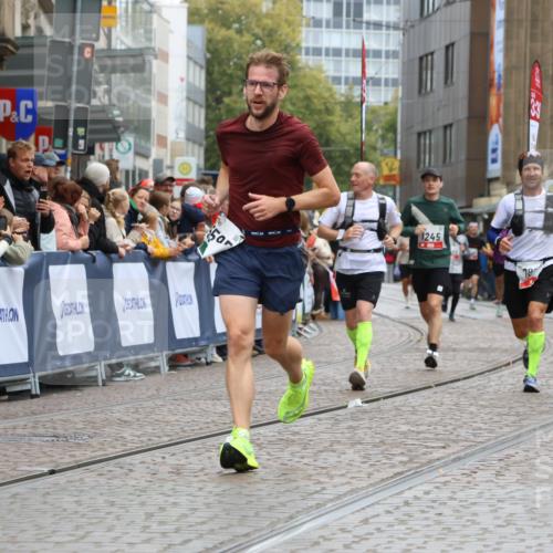 05.10.2025 - 20. swb-Marathon Bremen Strokosch-Dieckow http://msf.ph/oto/9258678 05.10.2025 12:55:50 Ziel 787, 1232, 1245, 1418, 2268, 5595 meine-sportfotos.de