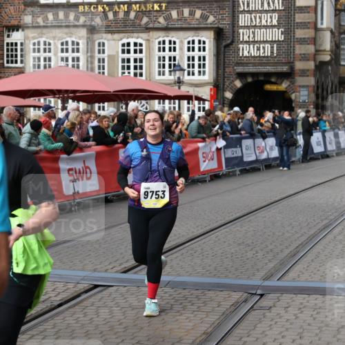 05.10.2025 - 20. swb-Marathon Bremen Yannick Fuchs http://msf.ph/oto/9258692 05.10.2025 11:16:47 Ziel 9301, 9563, 9753, 11020, 11182, 11438 meine-sportfotos.de