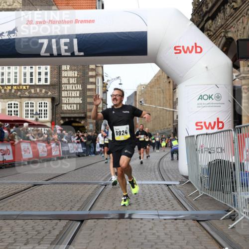 05.10.2025 - 20. swb-Marathon Bremen Yannick Fuchs http://msf.ph/oto/9258694 05.10.2025 10:47:41 Ziel 9244, 9339, 9924, 10073, 10319, 10850, 10875, 10947, 10951 meine-sportfotos.de