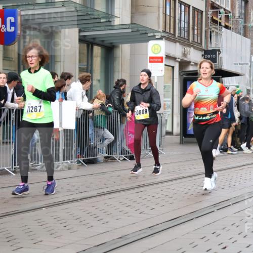 05.10.2025 - 20. swb-Marathon Bremen Strokosch-Dieckow http://msf.ph/oto/9258698 05.10.2025 10:59:15 Ziel 9473, 9609, 9635, 9737, 9991, 10209, 10391, 10420, 10760, 10809, 11251, 11267, 11456, 11582, 11657, 11720, 11728, 9473, 9609, 9635, 9737, 9991, 10209, 10391, 10420, 10760, 10809, 11251, 11267, 11456, 11582, 11657, 11720, 11728 meine-sportfotos.de