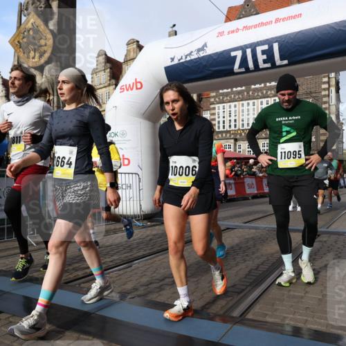 05.10.2025 - 20. swb-Marathon Bremen Yannick Fuchs http://msf.ph/oto/9258705 05.10.2025 10:56:17 Ziel 9541, 9811, 9855, 9968, 10006, 10009, 10394, 10641, 10664, 10675, 10989, 11095, 11366, 11620, 11626, 11630, 11693 meine-sportfotos.de