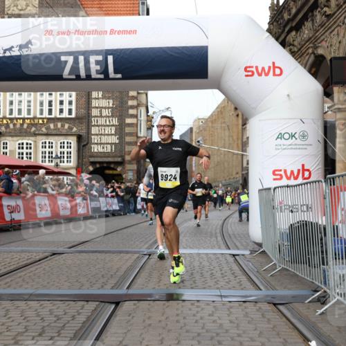 05.10.2025 - 20. swb-Marathon Bremen Yannick Fuchs http://msf.ph/oto/9258706 05.10.2025 10:47:41 Ziel 9244, 9339, 9924, 10073, 10319, 10850, 10875, 10947, 10951 meine-sportfotos.de