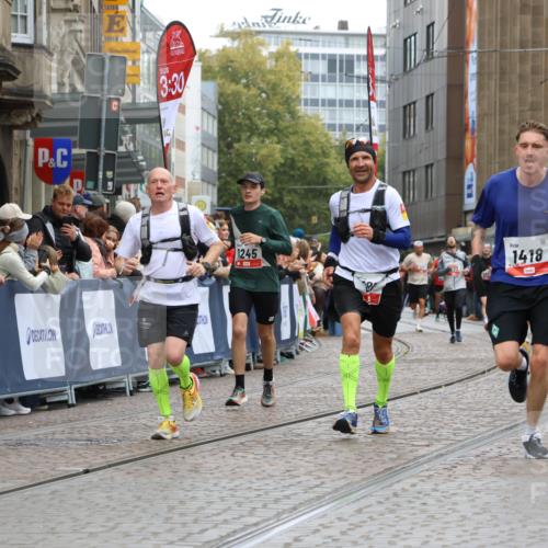 05.10.2025 - 20. swb-Marathon Bremen Strokosch-Dieckow http://msf.ph/oto/9258708 05.10.2025 12:55:52 Ziel 787, 902, 1245, 1418, 2268, 4375, 5595 meine-sportfotos.de