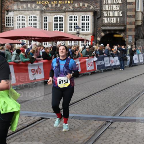 05.10.2025 - 20. swb-Marathon Bremen Yannick Fuchs http://msf.ph/oto/9258710 05.10.2025 11:16:47 Ziel 9301, 9563, 9753, 11020, 11182, 11438 meine-sportfotos.de