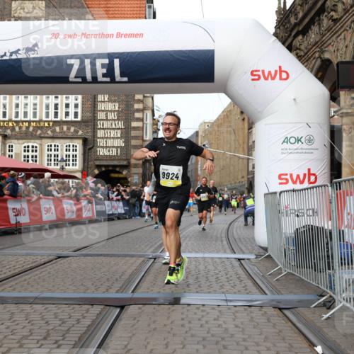 05.10.2025 - 20. swb-Marathon Bremen Yannick Fuchs http://msf.ph/oto/9258716 05.10.2025 10:47:41 Ziel 9244, 9339, 9924, 10073, 10319, 10850, 10875, 10947, 10951 meine-sportfotos.de