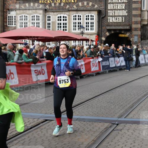 05.10.2025 - 20. swb-Marathon Bremen Yannick Fuchs http://msf.ph/oto/9258721 05.10.2025 11:16:47 Ziel 9301, 9563, 9753, 11020, 11182, 11438 meine-sportfotos.de