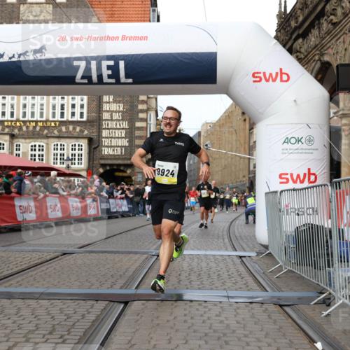 05.10.2025 - 20. swb-Marathon Bremen Yannick Fuchs http://msf.ph/oto/9258735 05.10.2025 10:47:41 Ziel 9244, 9339, 9924, 10073, 10319, 10850, 10875, 10947, 10951 meine-sportfotos.de
