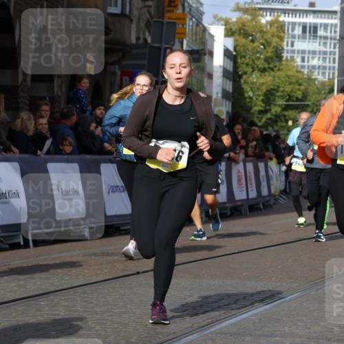 05.10.2025 - 20. swb-Marathon Bremen Strokosch-Dieckow http://msf.ph/oto/9258742 05.10.2025 11:04:53 Ziel 9220, 9409, 9530, 9813, 9866, 10684, 10771, 10891, 11090, 11180, 11315, 11372, 11478, 11559, 11636 meine-sportfotos.de