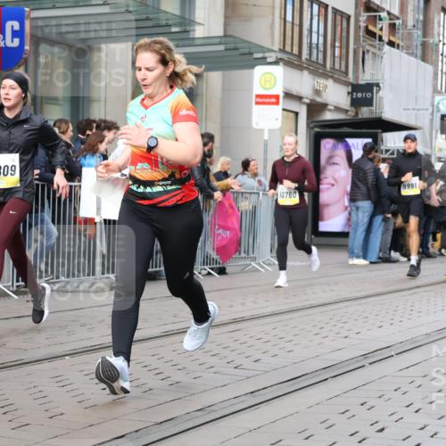 05.10.2025 - 20. swb-Marathon Bremen Strokosch-Dieckow http://msf.ph/oto/9258744 05.10.2025 10:59:16 Ziel 9473, 9609, 9737, 9991, 10209, 10391, 10420, 10760, 10809, 11251, 11267, 11456, 11582, 11657, 11720, 11728, 9473, 9609, 9737, 9991, 10209, 10391, 10420, 10760, 10809, 11251, 11267, 11456, 11582, 11657, 11720, 11728 meine-sportfotos.de