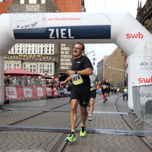 05.10.2025 - 20. swb-Marathon Bremen Yannick Fuchs http://msf.ph/oto/9258747 05.10.2025 10:47:42 Ziel 9339, 9924, 10073, 10319, 10850, 10875, 10947, 11330 meine-sportfotos.de