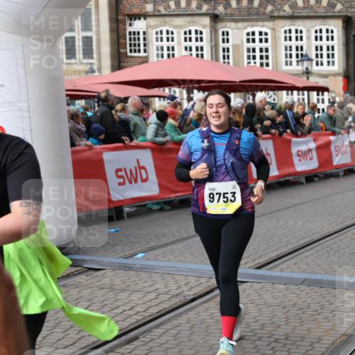 05.10.2025 - 20. swb-Marathon Bremen Yannick Fuchs http://msf.ph/oto/9258755 05.10.2025 11:16:47 Ziel 9301, 9563, 9753, 11020, 11182, 11438 meine-sportfotos.de
