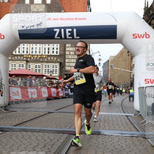 05.10.2025 - 20. swb-Marathon Bremen Yannick Fuchs http://msf.ph/oto/9258756 05.10.2025 10:47:42 Ziel 9339, 9924, 10073, 10319, 10850, 10875, 10947, 11330 meine-sportfotos.de